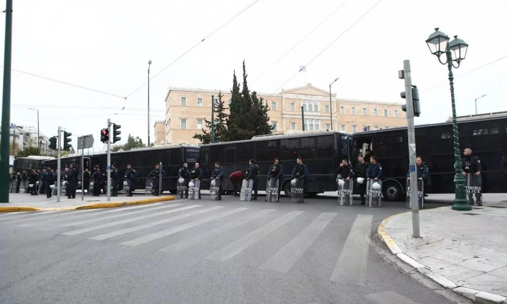 Τα μέτρα για το Πολυτεχνείο: Επί ποδός τουλάχιστον 5.000 αστυνομικοί - Ποιοι δρόμοι θα είναι κλειστοί - Πώς θα κινηθούν τα ΜΜΜ
